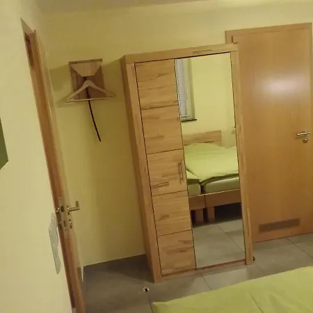 Gaestezimmer , Wauri Гостевой дом Waldenbuch